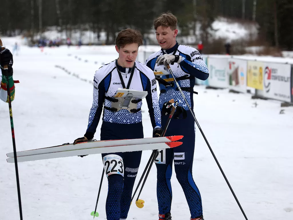 Niklas Ekström (vas.) otti keskimatkan MM-kultaa ja Wille Laitamäki oli yhdeksäs.