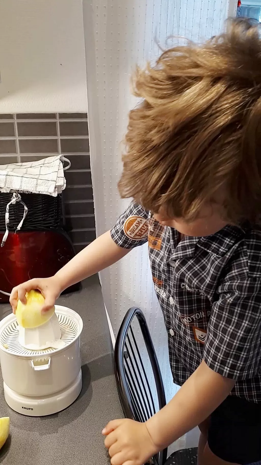 Perheen pikkuleipuri halusi sellaista piirakkaa, jota Jumi tekee.