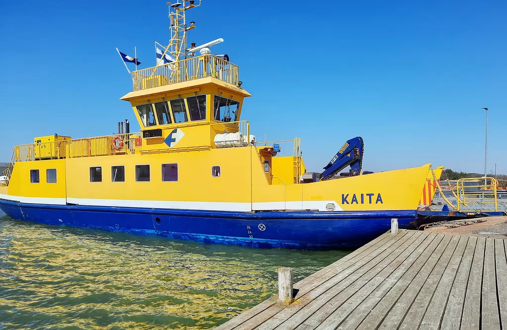 M/S Kaita liikennöi Velkuan reittiä.