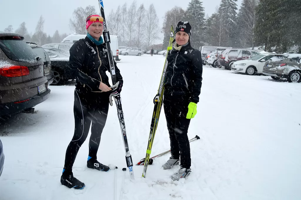 Ystävykset Henna Nikkanen (vas.) ja Dina Alexandersson osallistuivat sunnuntaina ensimmäistä kertaa Nousiaisten Alun järjestämälle Kuhankuonon laturetkelle.