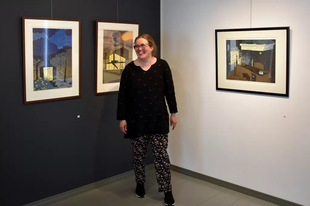 Meri Pauniaho toi Runonkulman Galleriaan kohopainografiikkaa.
