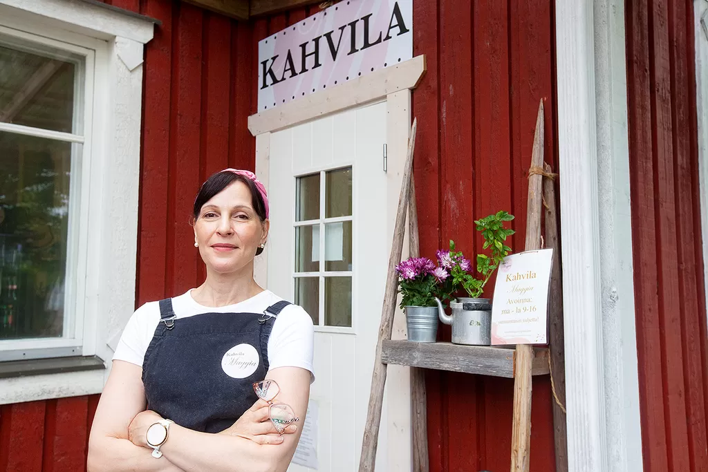 Maggian uusi yrittäjä Johanna Puumalainen ihastui kahvilan omaleimaisuuteen.