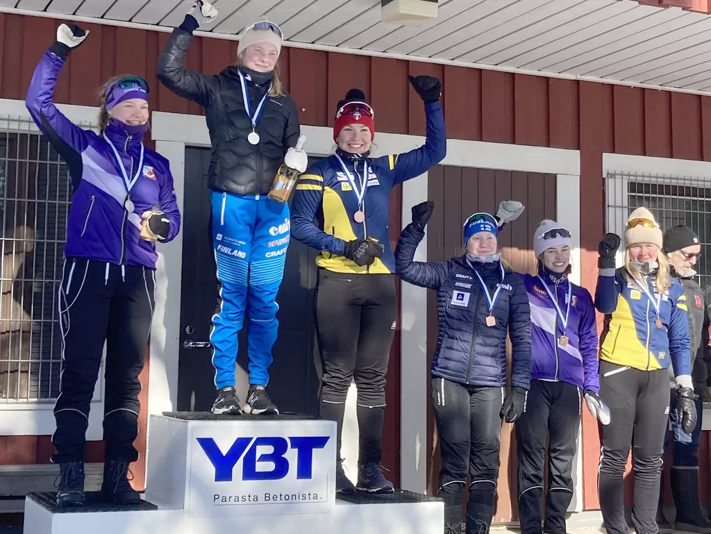Lotte-Line Ekström otti kultaa ja Amanda Yli-Futka pronssia. Elisa Pirilä oli kuudes.