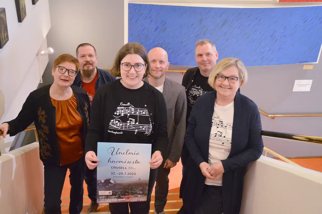 Elina Aho-Kuusama (vas.), Olli Leppäniemi, Vilja Välimäki, Tuomas Takala, Petri Hatakka ja Jaana Pieniniemi-Lahikainen ovat järjestämässä Crusell-viikkoa.