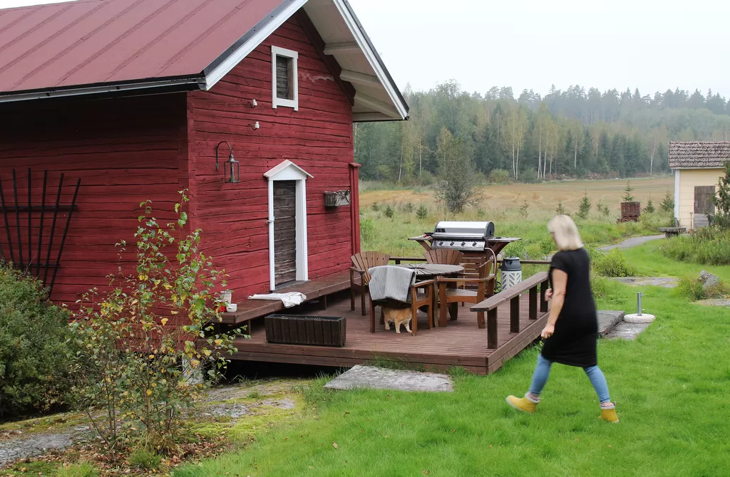 Keskellä kylää mutta täysin maalla. Vainilan pihapiirissä saa olla täysin omissa oloissaan.
