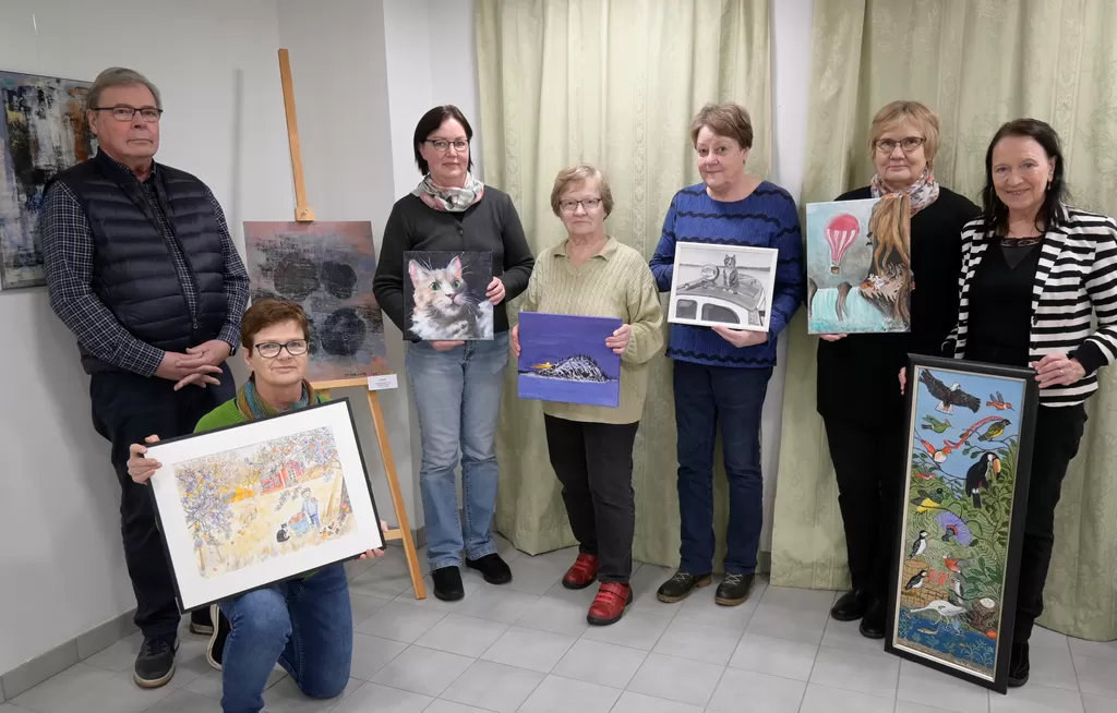 Markku Saraste, Tiina Laaksonen, Lena Lillsjö, Raija Silvola, Marja-Riitta Tamminen, Pirjo Aalto ja Marita Pettersson toivat töitään esille Mynämäen kirjastoon.