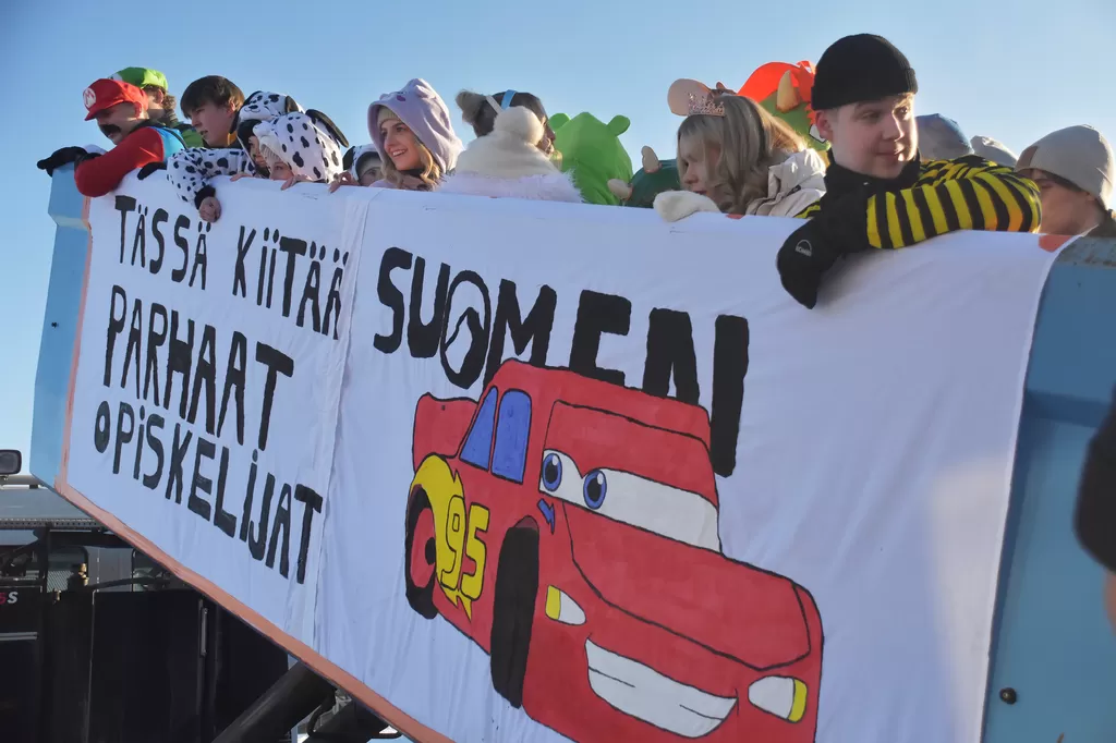 Nousiaisista lähti liikkeelle Suomen parhaiden opiskelijoiden abijoukko.