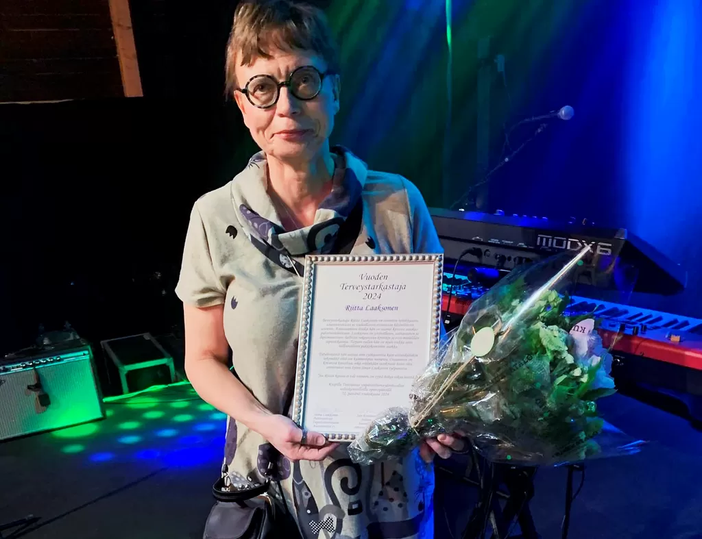 Riitta Laaksonen sai vuoden terveystarkastajan tittelin.