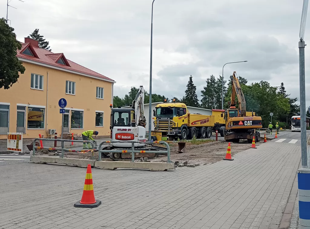 Keskuskadun hidasteiden uusimistyöt alkoivat torstaina.