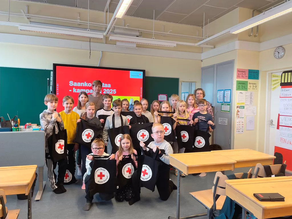 Askaisten koulun 3-4 -luokkalaiset, opettaja Eija Arvio ja koulunkäynnin ohjaaja Elise Päivinen olivat yhtä mieltä, että kampanjaan osallistuminen oli kivaa.